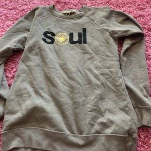 grey crewneck sweatshirt